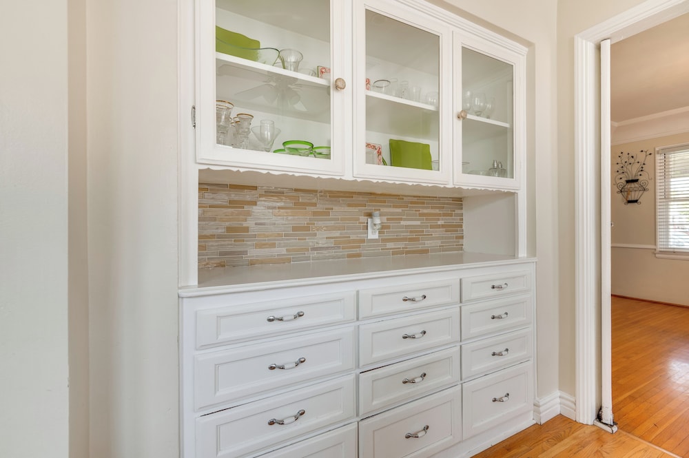 5 Mi to Sofi Stadium: Charming Family Home!