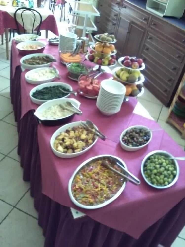 Food & Beverage