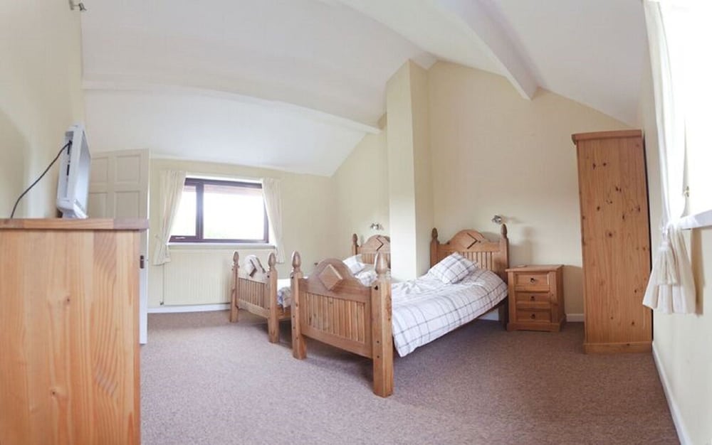 3 Bed Cottage With Hot Tub & Near New Quay, Wales view 4