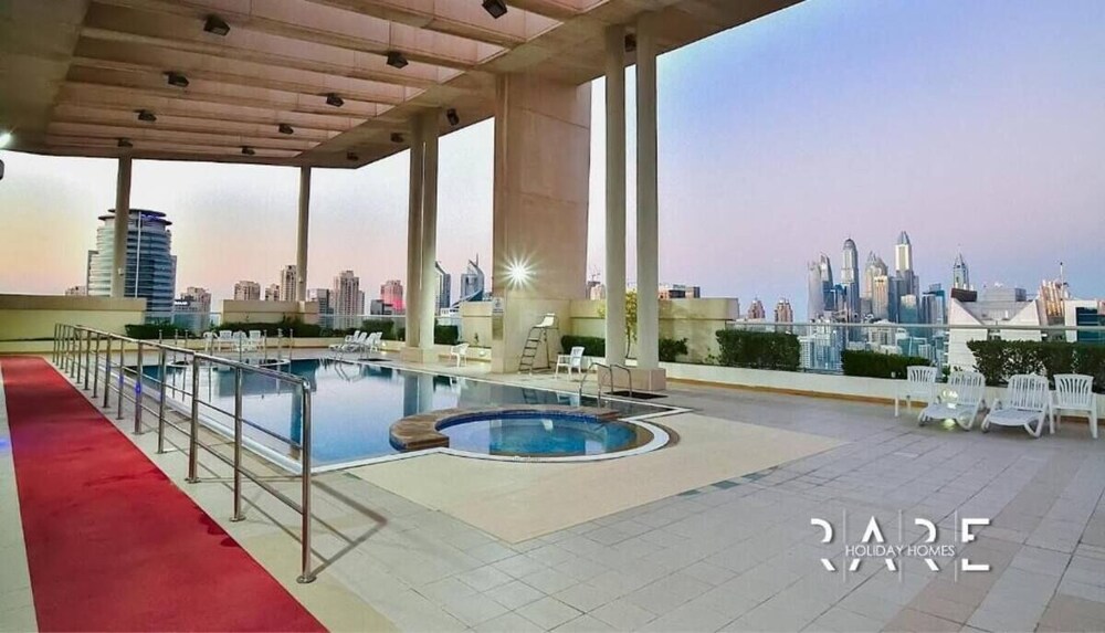 Whitesage - Lakefront Apartment Amidst Parks With Lake Access