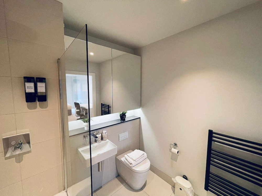 City Sky View Centre Luxe Apartment - 2 Bedrooms