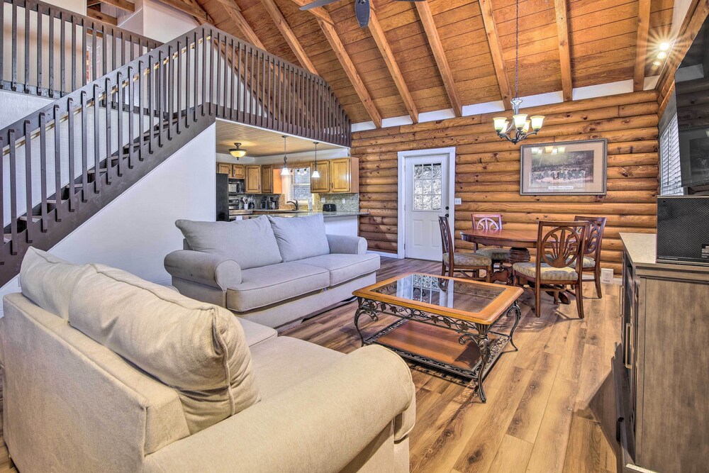 Pet-friendly Gatlinburg Cabin w/ Hot Tub!