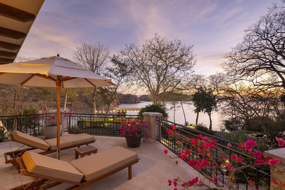 Arcos Del Mar Beachfront