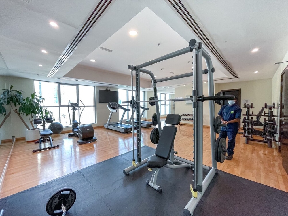 Refined 1BR Retreat in The Point Tower - Marina