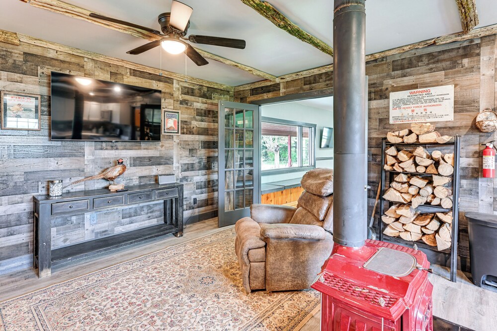 5-acre Kingston Getaway: Pond, Peacocks & Fire Pit