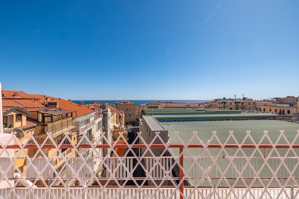 Sea View Central Apartment by Wonderful Italy