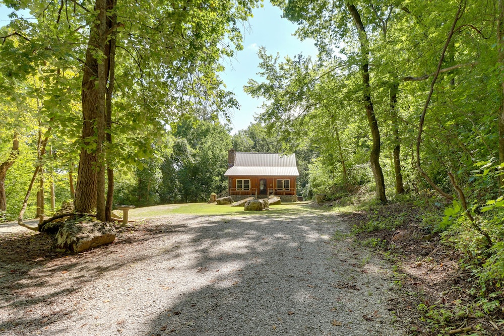 Romantic Mountain View Cabin Rental Near Downtown! view 2