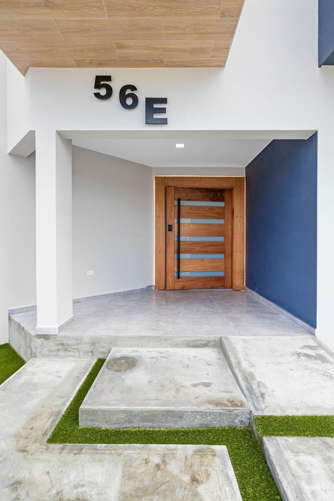 NEW 6 Bedroom Villa 2min Eagle Beach Palm Beach