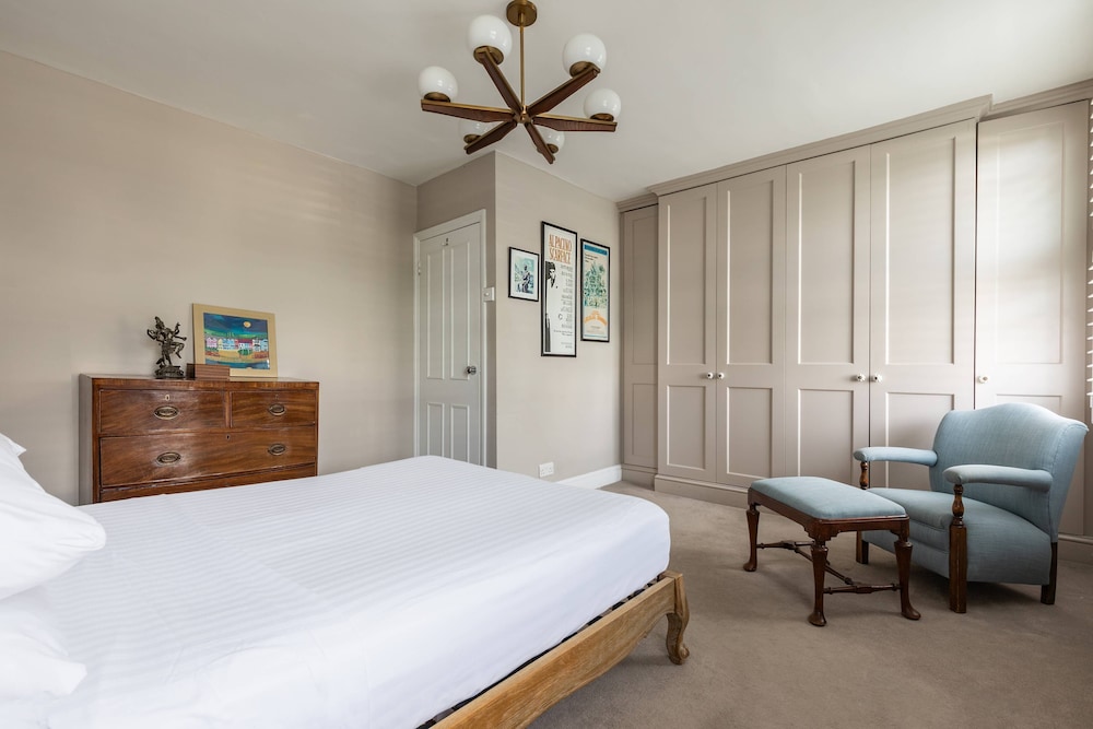 Tetcott Road by Onefinestay