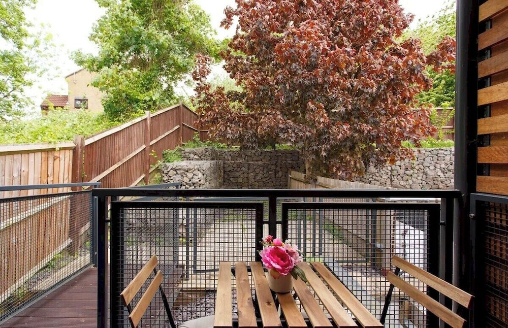 Garden Fast Wifi Parking view 2