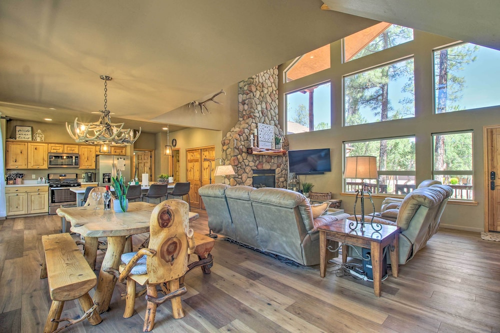 Deck, Grill & Fire Pit: Spacious Show Low Hideaway view 3