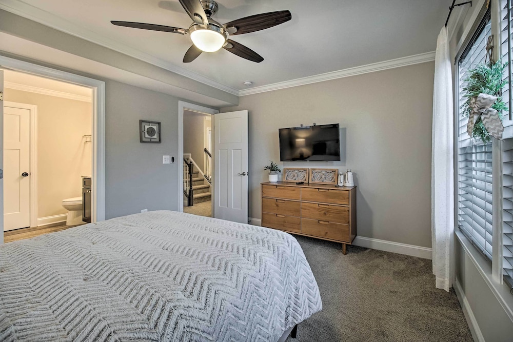 Downtown Fredericksburg Home w/ Large Patio! view 2