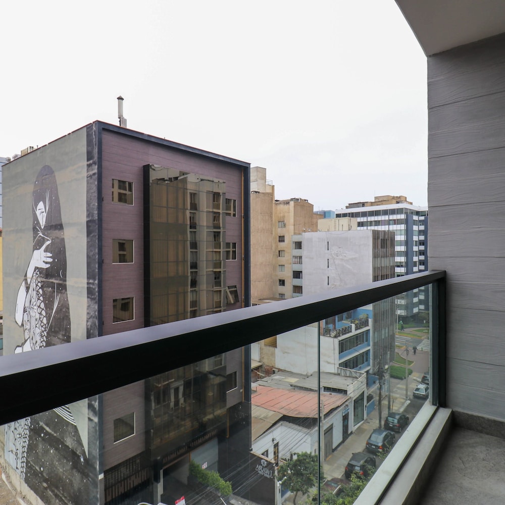 w Extraordinary 2BR w Balcony in Miraflores