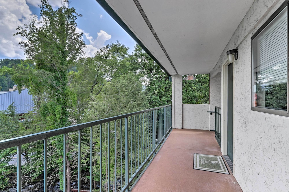 Gatlinburg Condo: Walk to Downtown Attractions! view 3
