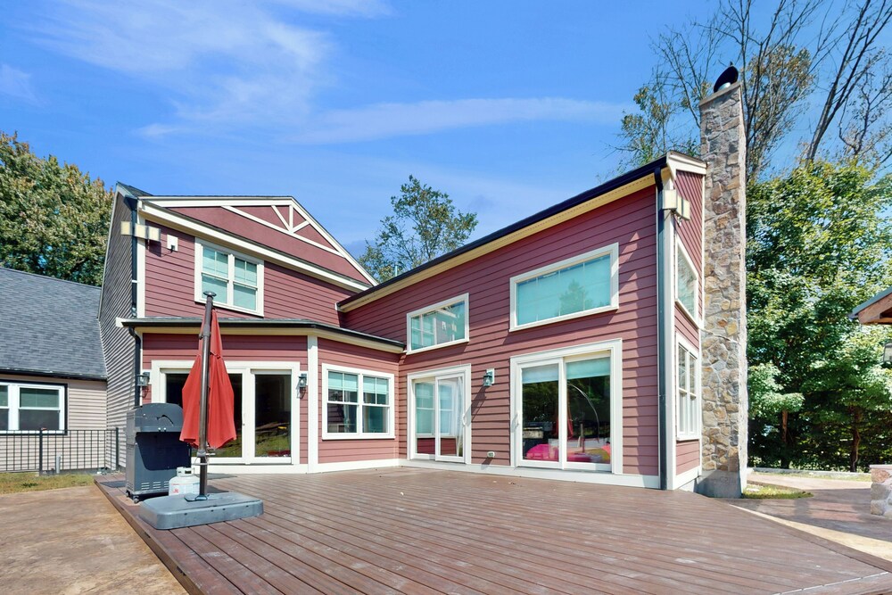 3BR House w/ A/C & Patio, Near Stadium & Shops
