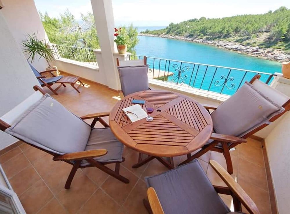 Blissful Bay Apartments Vrboska