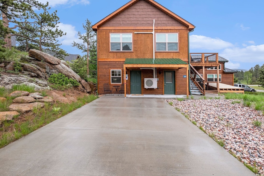 Solitude Bear Room Ada 103 - Estes Park 1 Bedroom Studio by RedAwning - Property Image 4