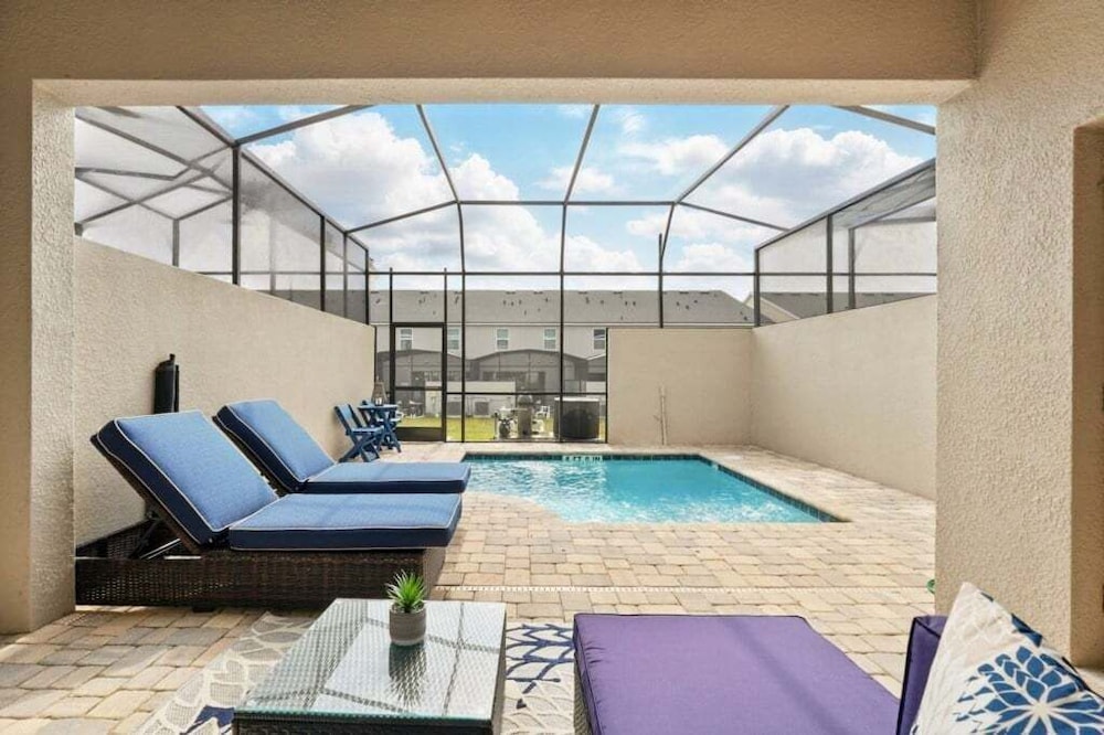Beautiful Chic Radiance Home With Pool 5 Bedroom Townhouse