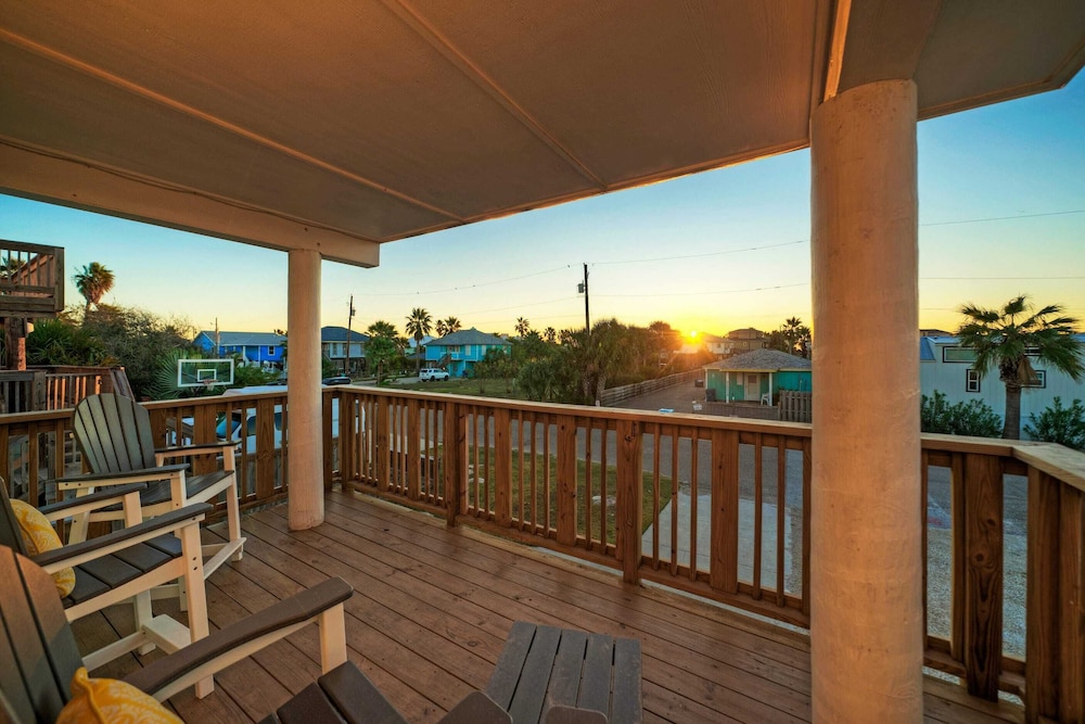 Seaglass Landing Private Pool, Cabana, & Near Port Aransas Beaches