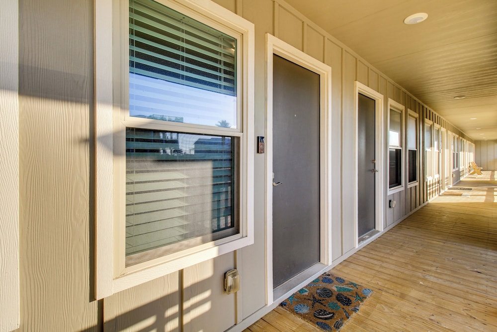 Steps to Sand: Breezy Port Aransas Condo!