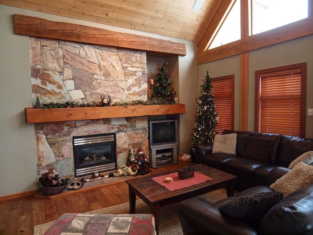 Mountain Town Properties Grey Wolf 5