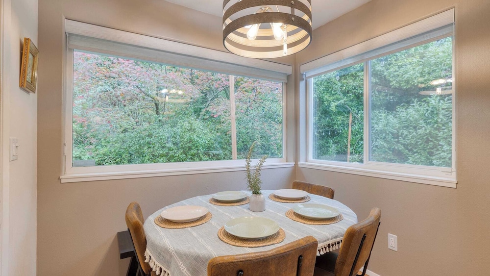 Stylish Forest Getaway on Whidbey Island Near Beaches, Wineries & Trails Cedarview Retreat by Avantstay