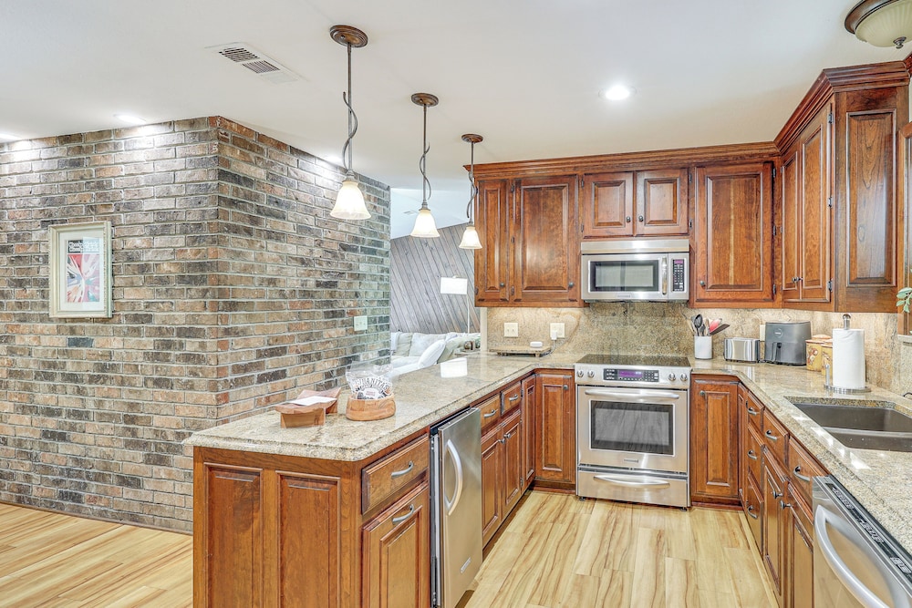 Waterfront Home w/ Playground Near Degray & Caddo!