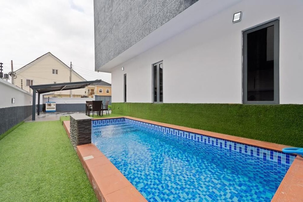 6 bedroom mansion in lekki phase 1 view 3