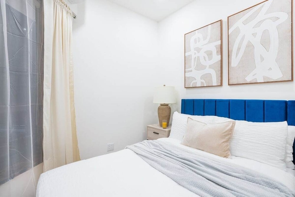 48 Midtown West Apt