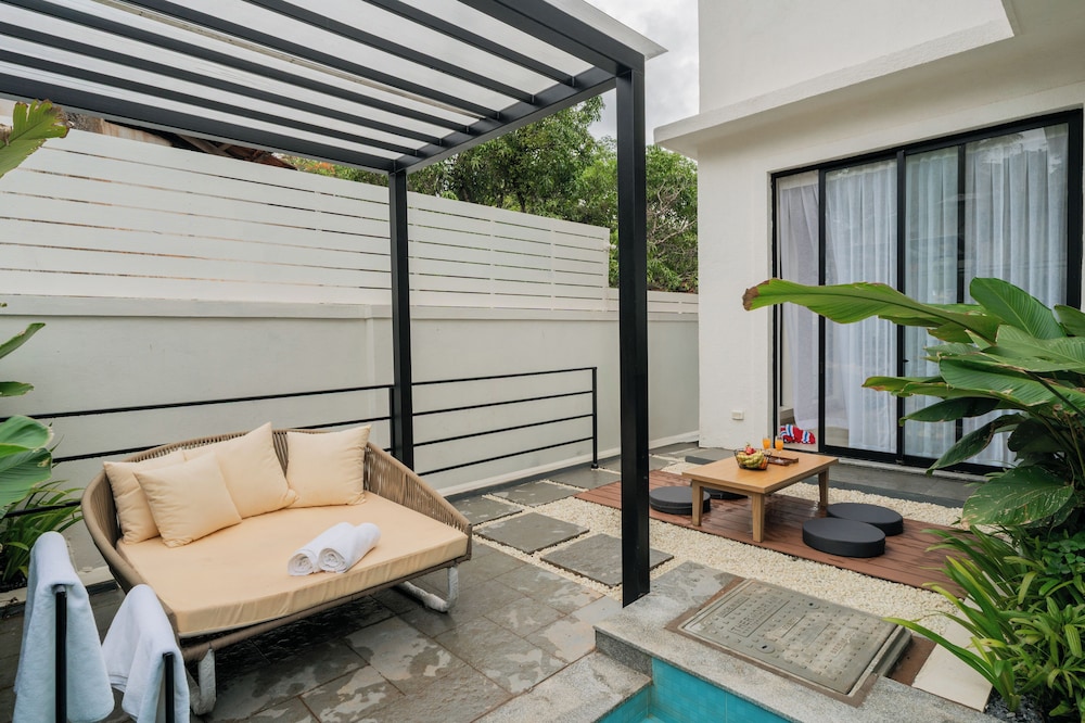 ELIVAAS Ekam | Luxe 4 BHK Villa With Pvt Pool & Patio