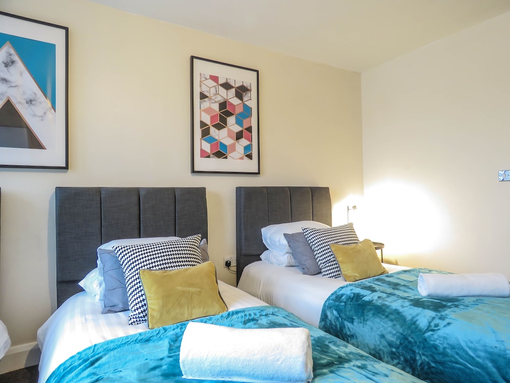 Park Central Two Bedroom & Parking view 3