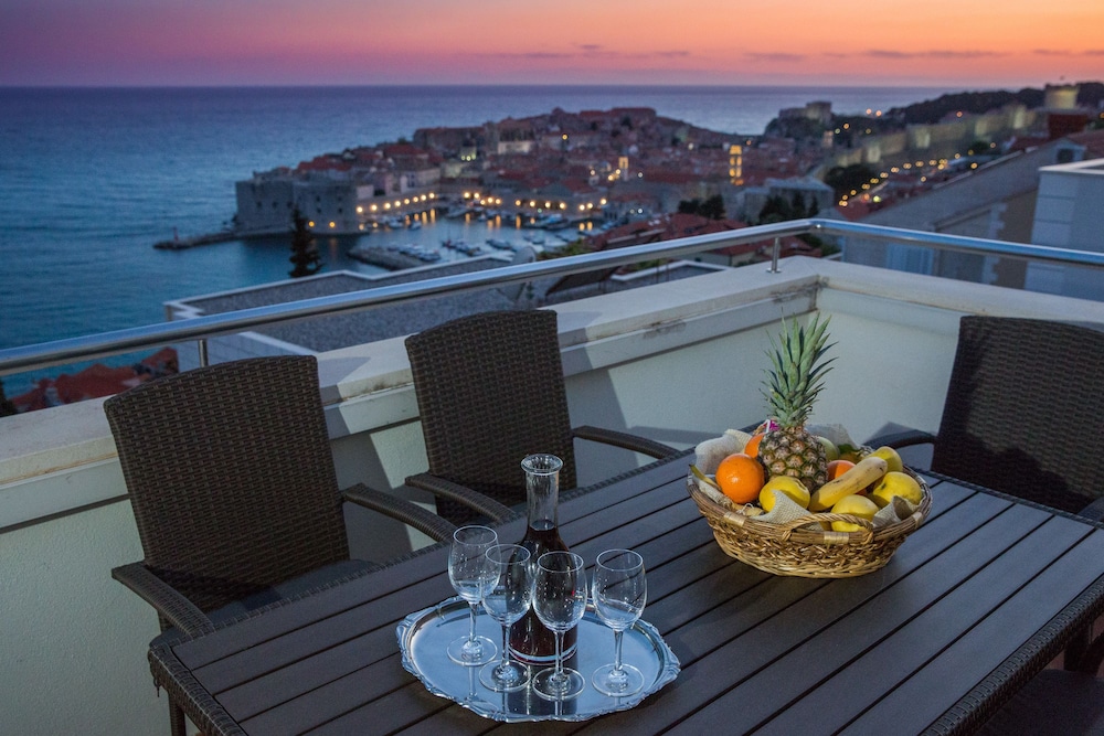 Penthouse the Best Old Town View