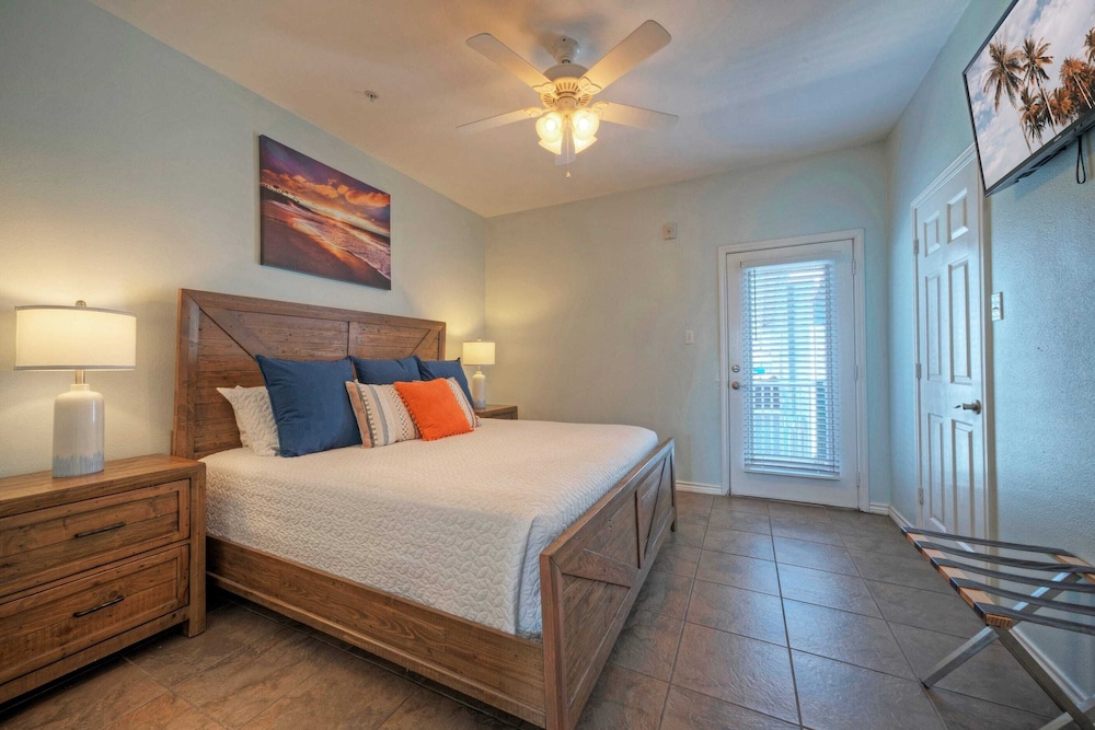 9 Costa Bahia Condos Sleeps 48 + Pool Minutes to the Beach