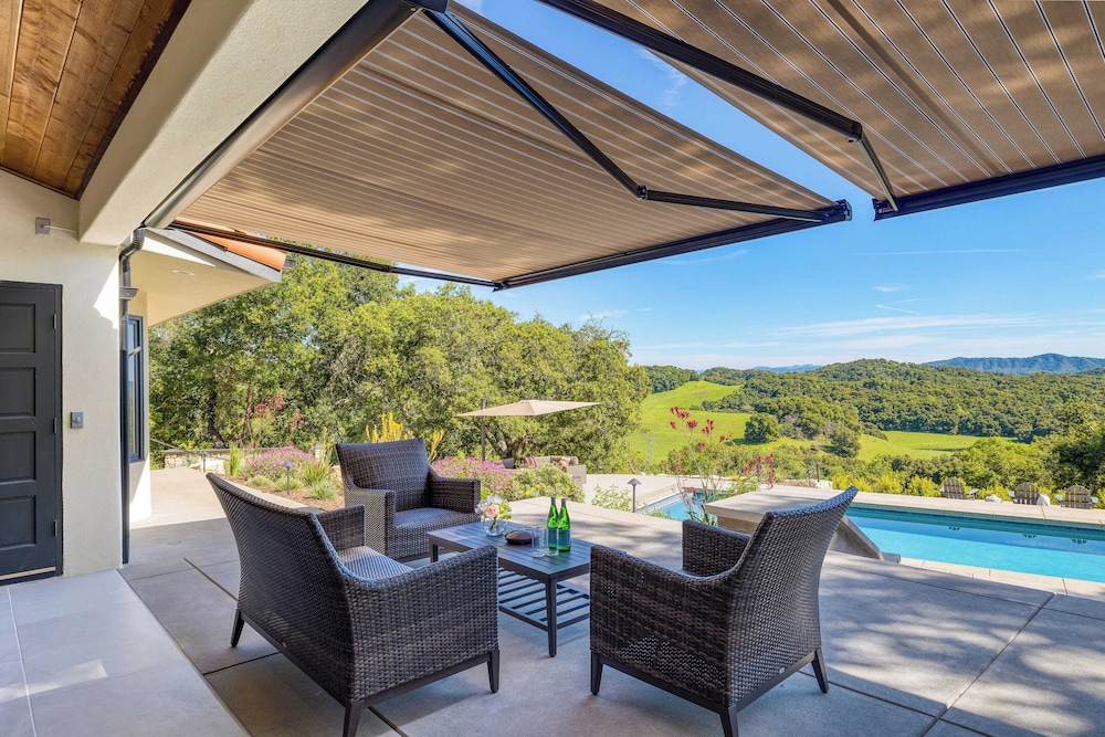 Rancho Robles by Avantstay Vineyard Villa w/ Views, Pool & Privacy