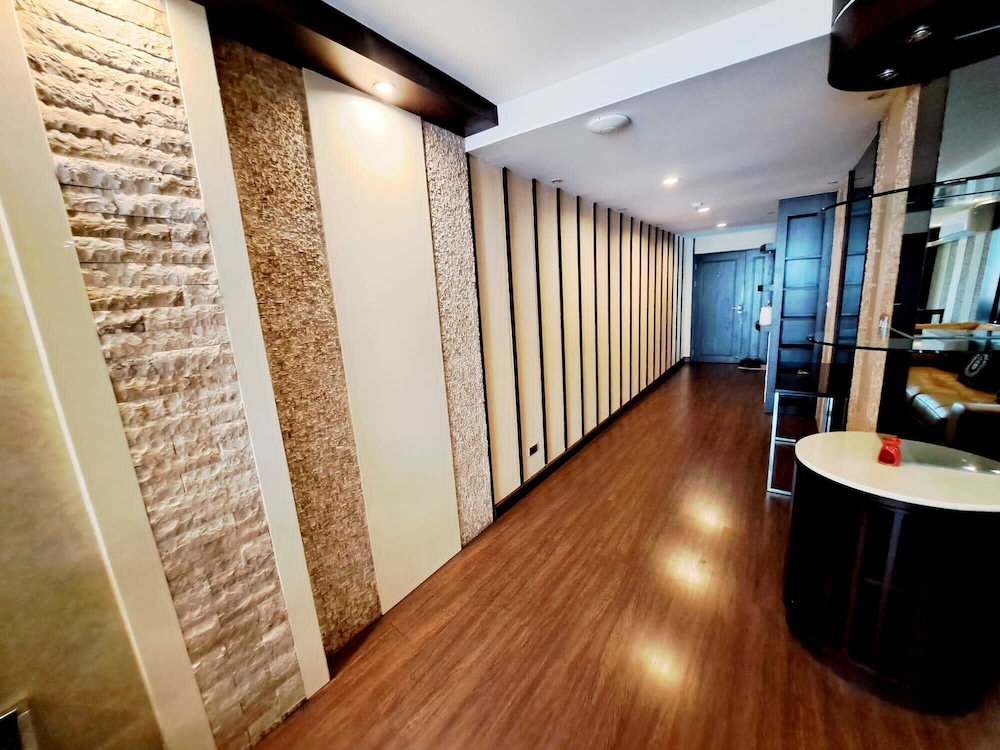 7C - 2 Bedroom Downtown Apartment With Shared Pool