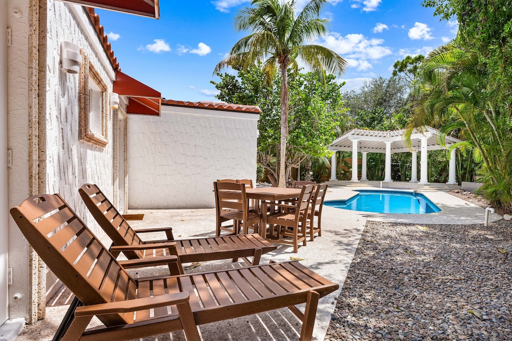 Crescent Street Villas By Beachside Mgt