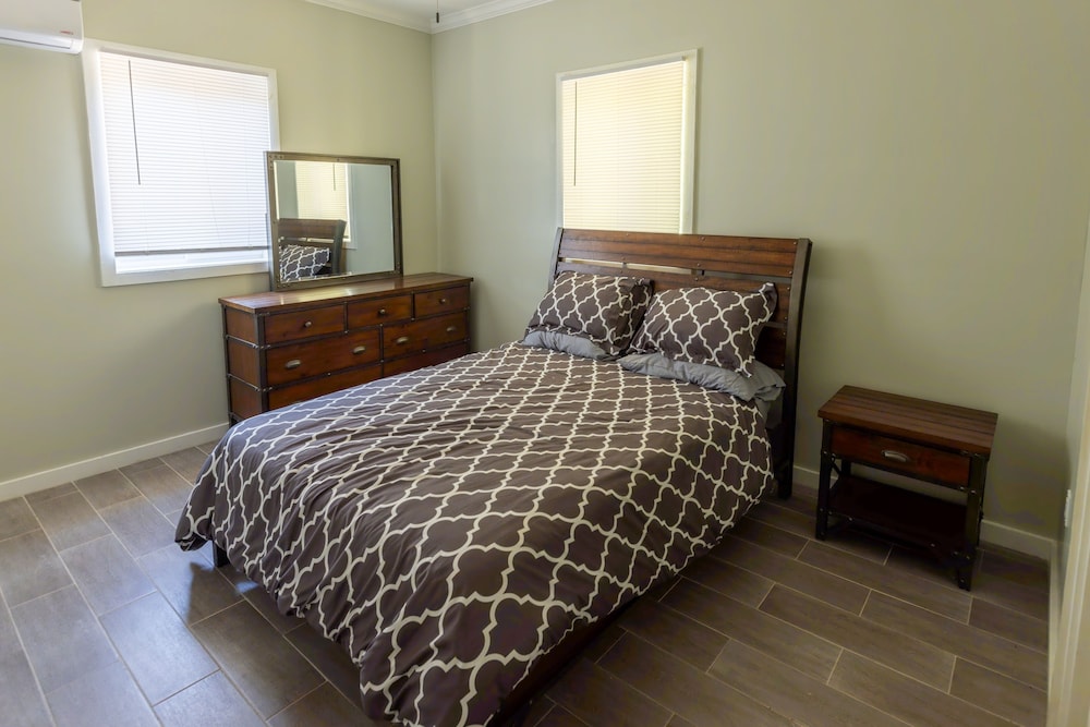 Seas The Day - Brand New Villa W/ocean View, Walk To Rainbow Bea 3 Bedroom Home