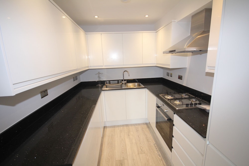 West Drayton Vacations - Holden Court - Property Image 13