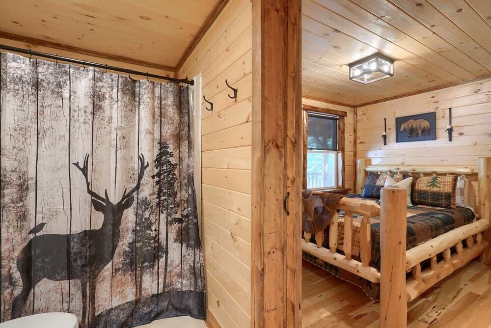 Seven Pines Cabin - Secluded in Hocking Hills