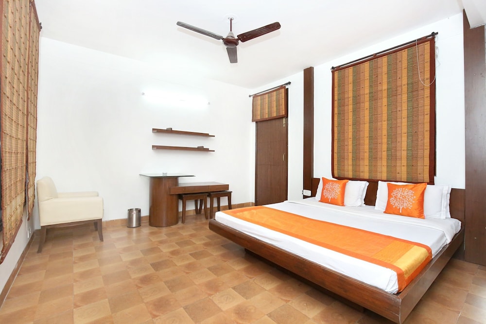 OYO 10976 Home Cheerful 2BHK Scenic Barog