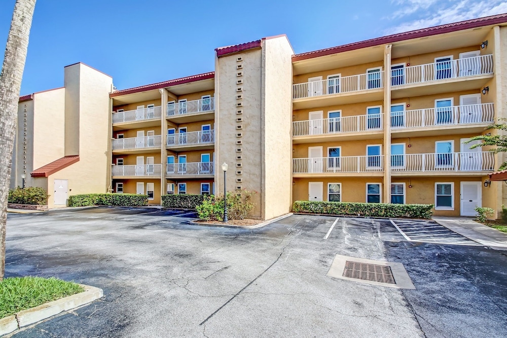 202 Atlantis 2 Bedroom Condo by RedAwning view 5