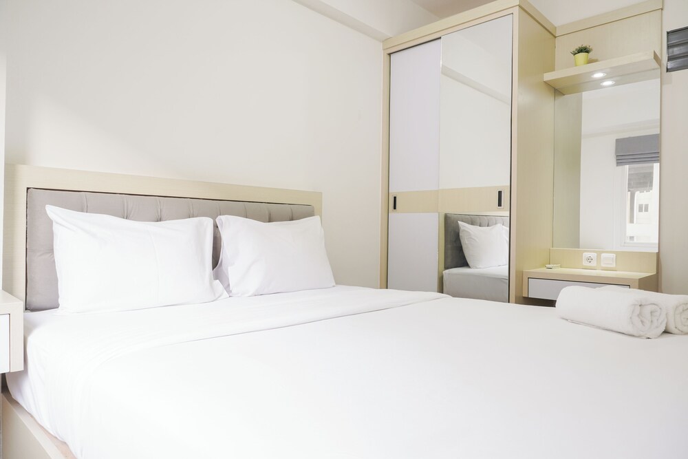 Pleasurable 2BR at Podomoro Golf View Apartment near Tol Cimanggis