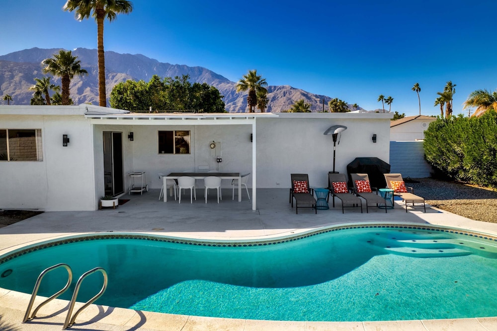 Retro Desert Retreat - Ideal Palm Springs