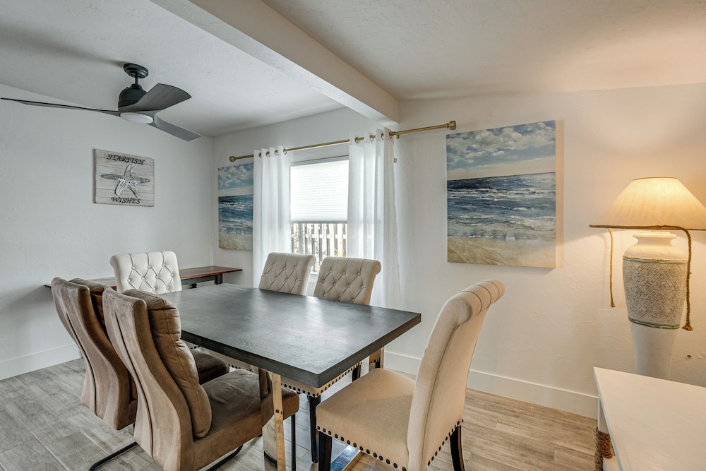 Unwind Poolside + Walk to Beach! Sarasota Retreat