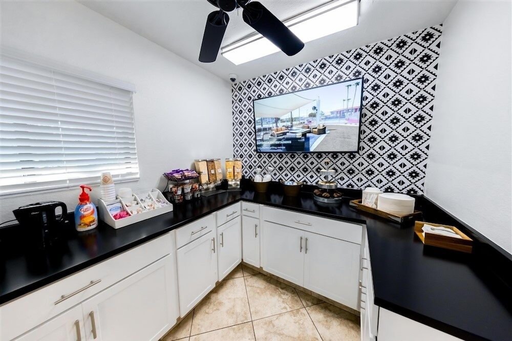 206 Fully Furnished 1BR Suite-Prime Location! by RedAwning view 3