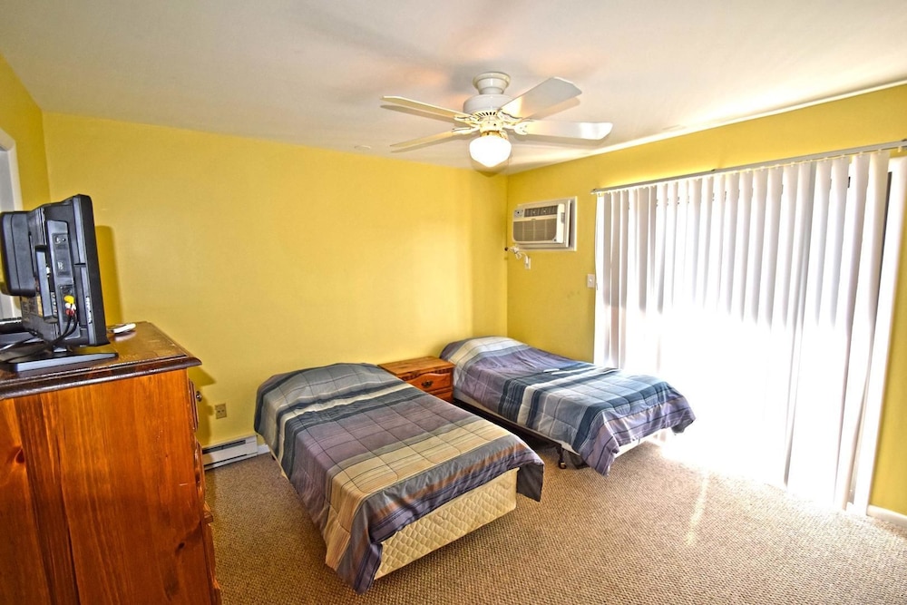 Crab Harbour 4 3 Bedroom Townhouse by RedAwning