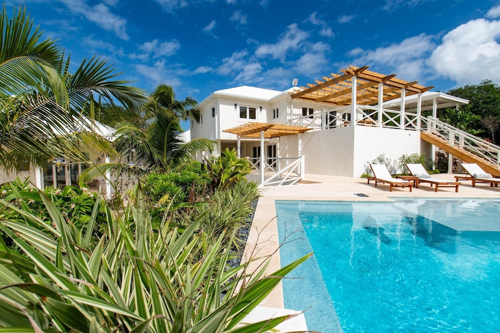 Seaesta - Brand New Estate W/pool & Private Backyard Beach 6 Bedroom Home