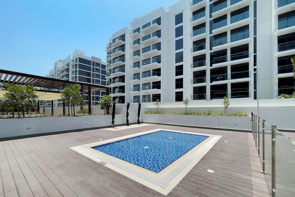 Lovely Studios at Azizi Riviera