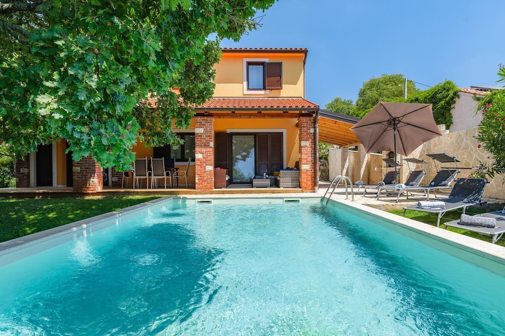 Lovely Villa Near the Beach