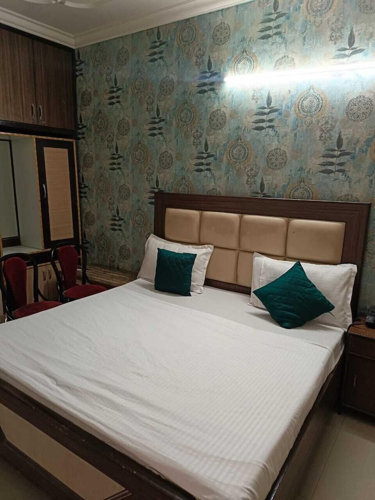 Airport hotel Mayank plaza